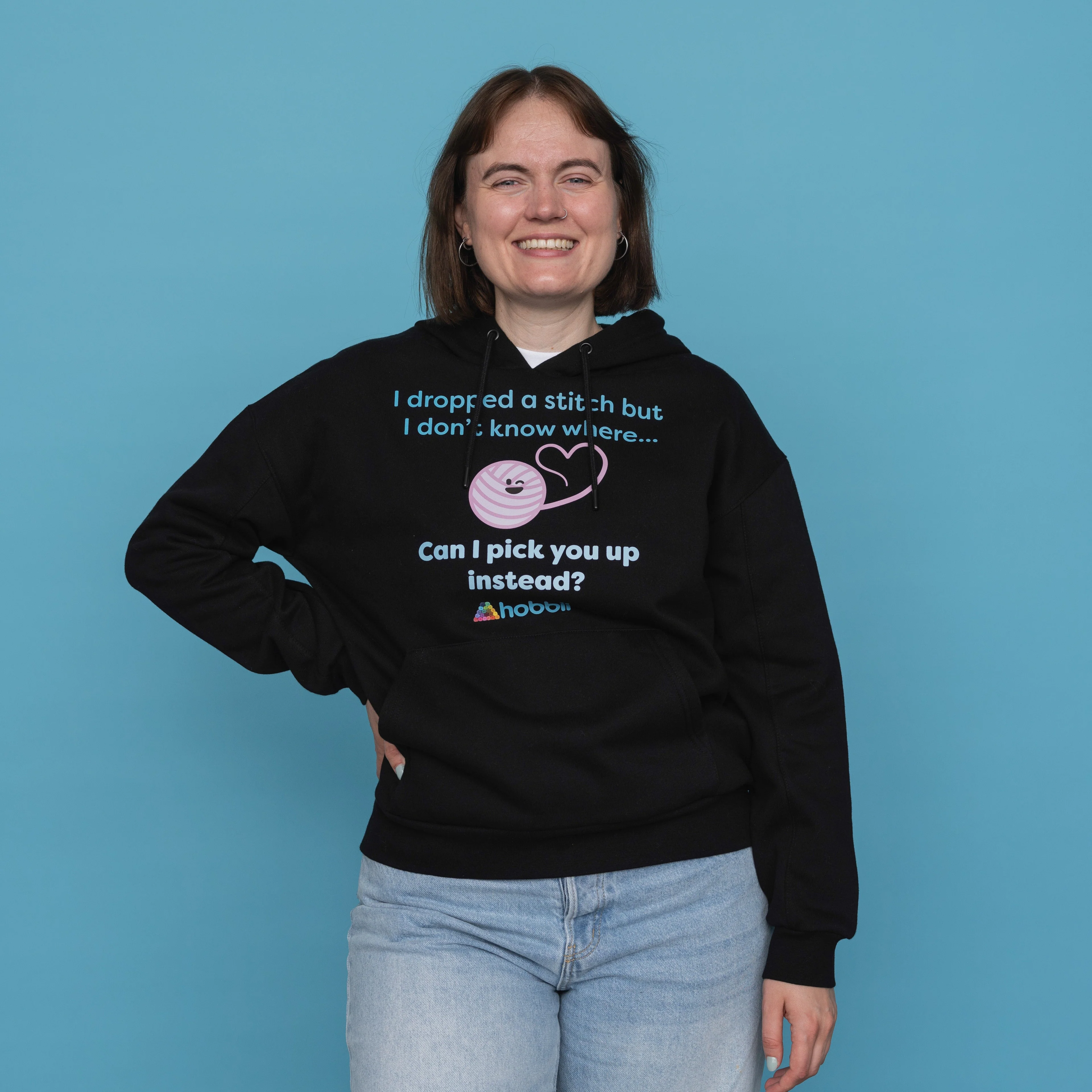 Dropped A Stitch Hoodie - Yarniis (Edycja limitowana) - Image 3