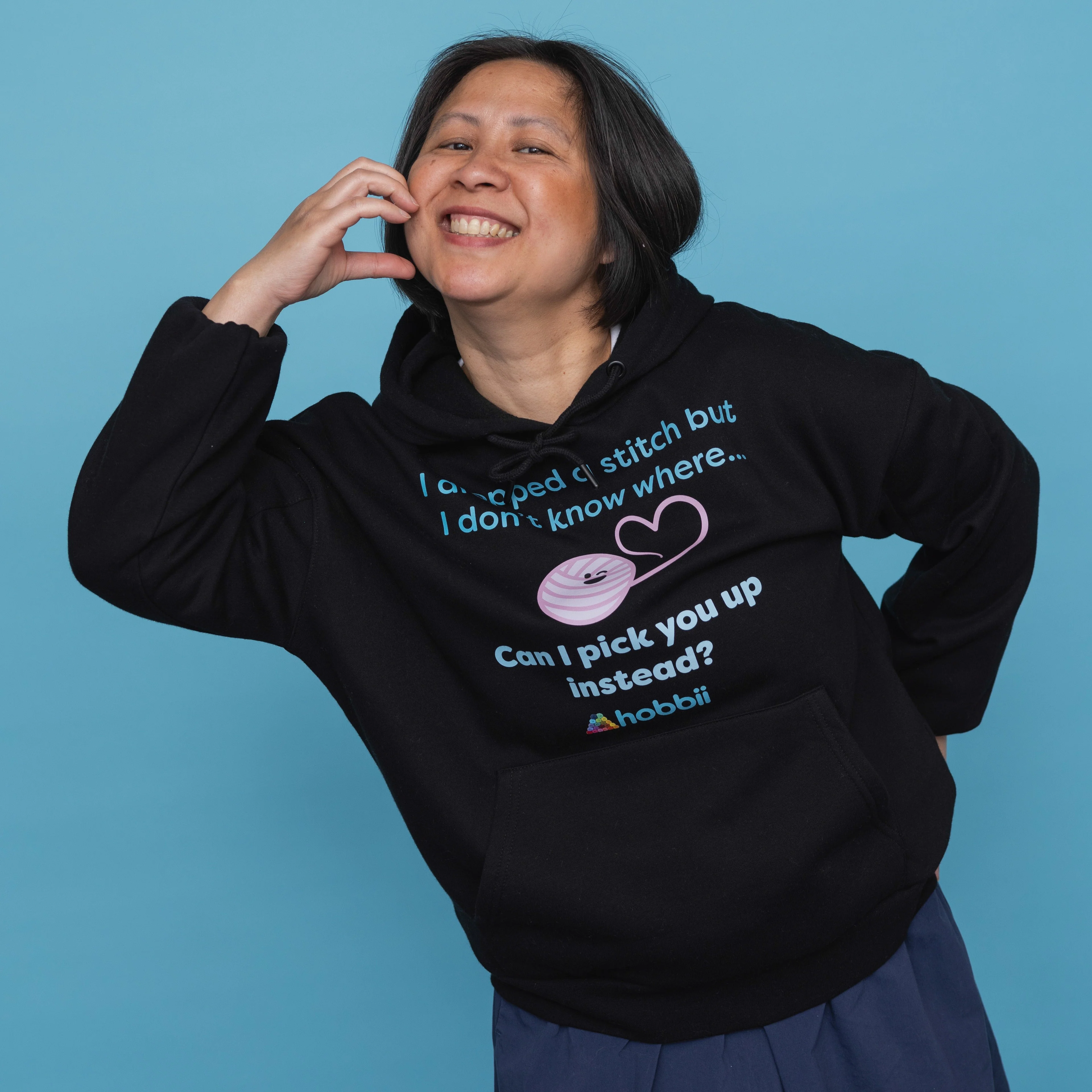 Dropped A Stitch Hoodie - Yarniis (Edycja limitowana) - Image 4