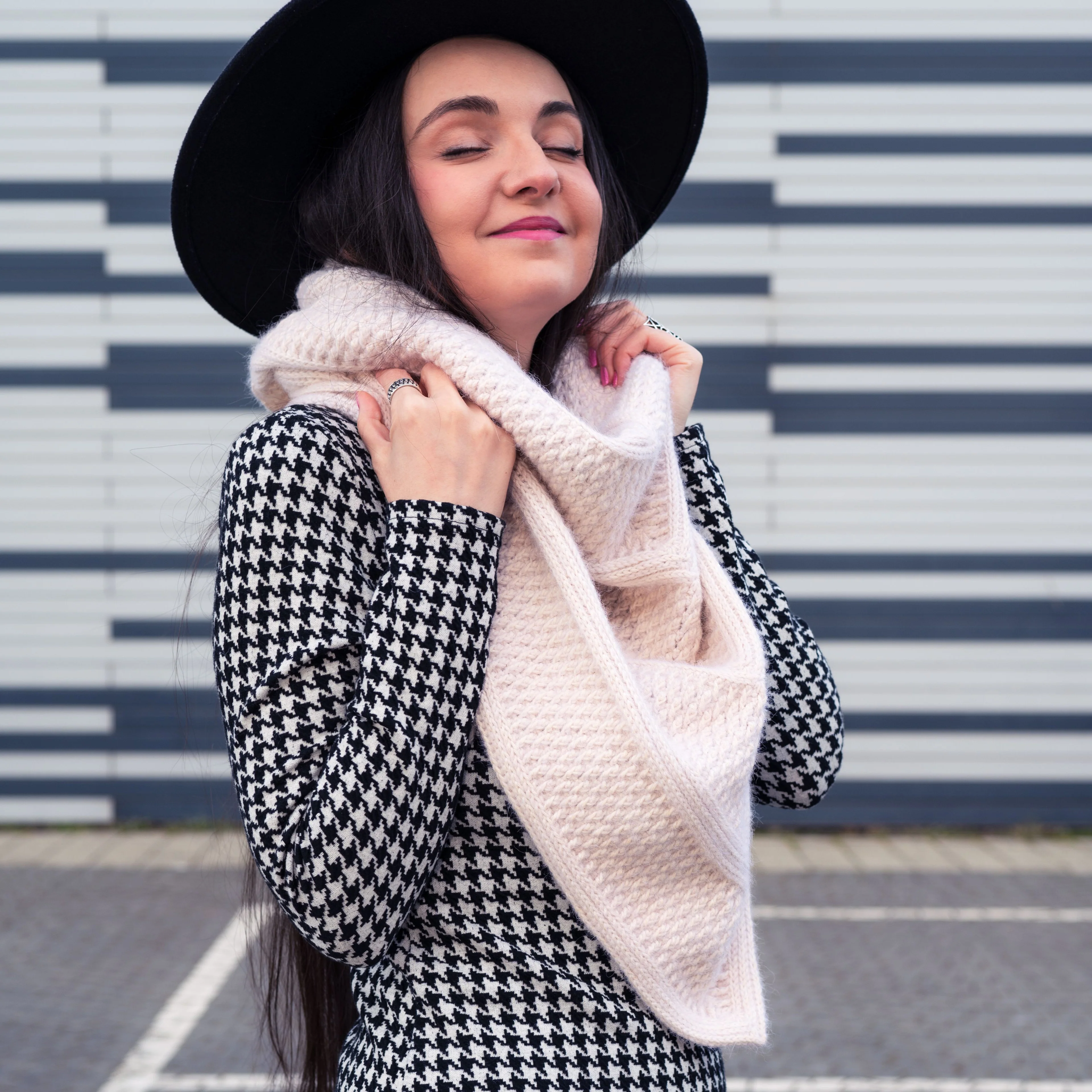 Cosmopolitan - Shawl - Image 3